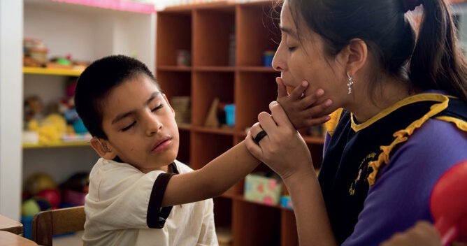 Child with deafblindness and his teacher