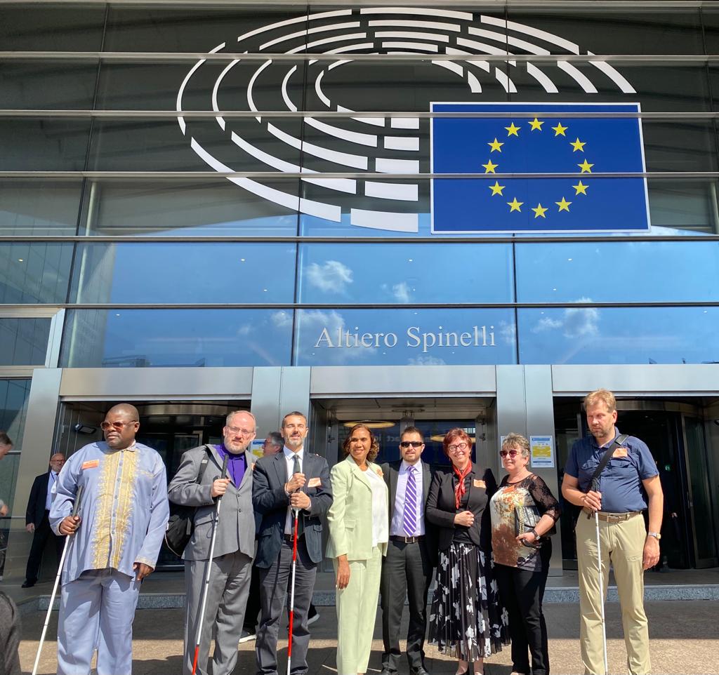 9 WFDB representatives pose in from of the European Parliament building